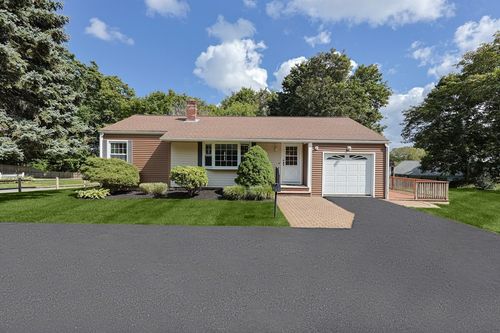 4 Wendell St, Swansea, MA, 02777-3031 | Card Image
