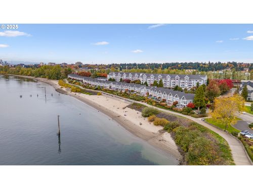 212-520 Se Columbia River Dr, Vancouver, WA, 98661-8031 | Card Image