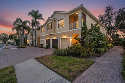 17-204-8106 Moonstone Dr, SARASOTA, FL, 34233-3322 | Card Image