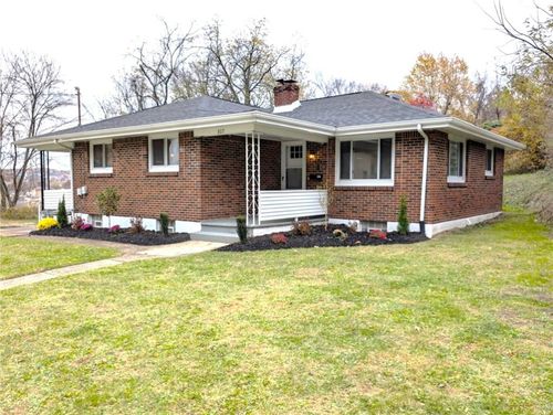 807 Western Ave, Jeannette, PA, 15644-2357 | Card Image