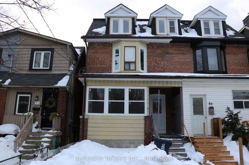 82 Curzon St, Toronto, ON, M4M3B4 | Card Image