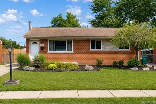 29501 Brown Ct, Garden City, MI, 48135-2309 | Card Image