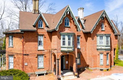 100 Ashurst Ln, Mount Holly, NJ, 08060-1202 | Card Image