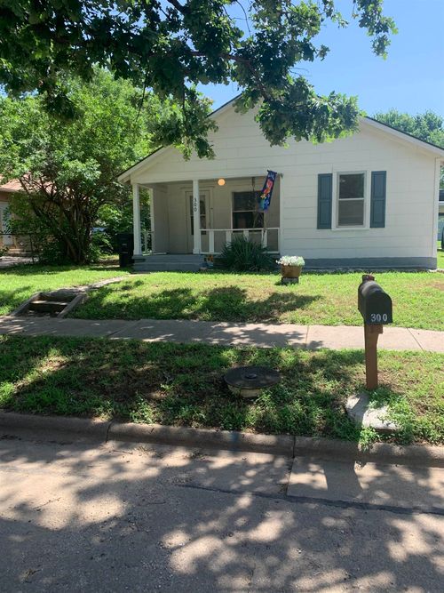 300 Poplar St, El Dorado, KS, 67042-2457 | Card Image
