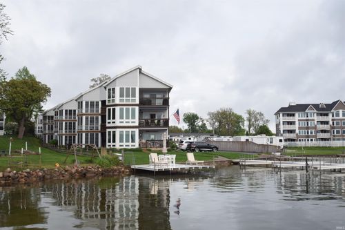 apt-303-10035 Turkey Creek Rd, Syracuse, IN, 46567-8282 | Card Image