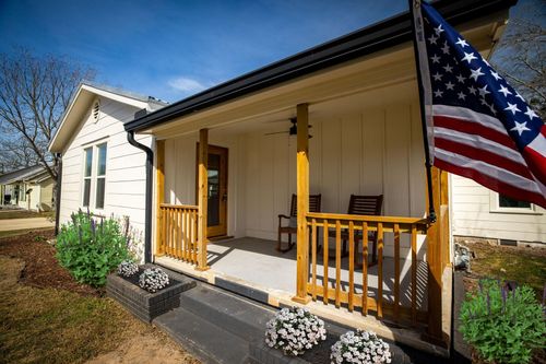 215 Paulus St, Schulenburg, TX, 78956-1621 | Card Image
