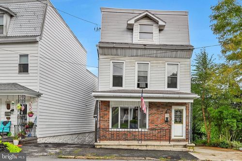 1952 Mahantongo St, POTTSVILLE, PA, 17901-3205 | Card Image