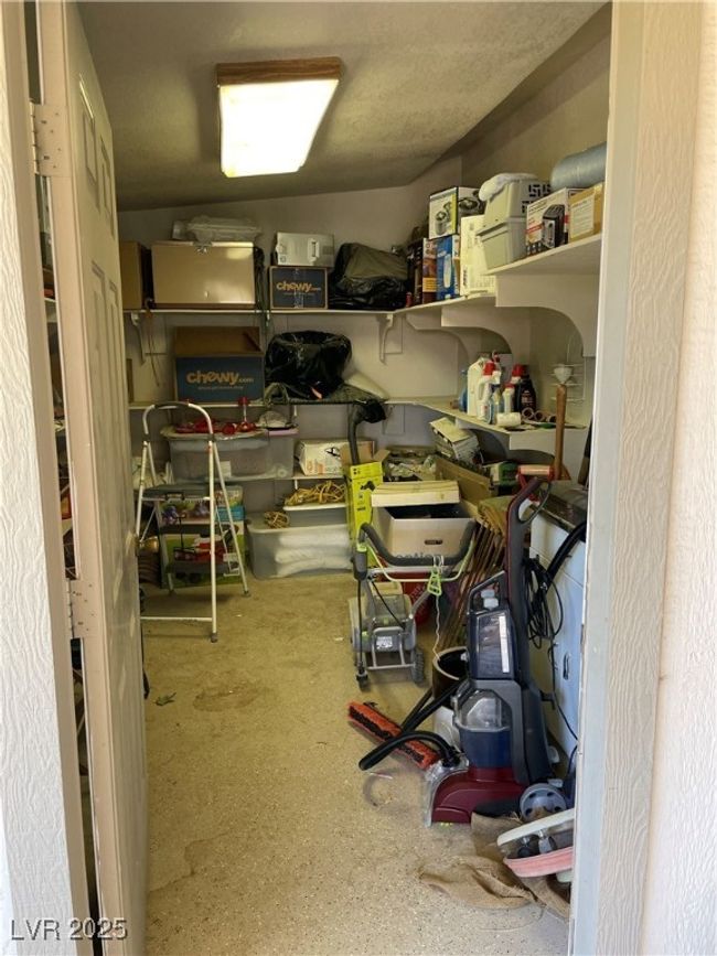 View of garage | Image 9