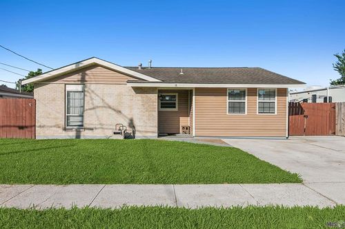 16 Halle Pl, Westwego, LA, 70094-2163 | Card Image
