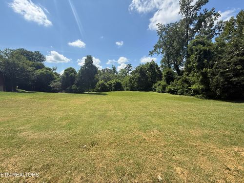 308 Ross Springs Dr, Maryville, TN, 37803-6243 | Card Image