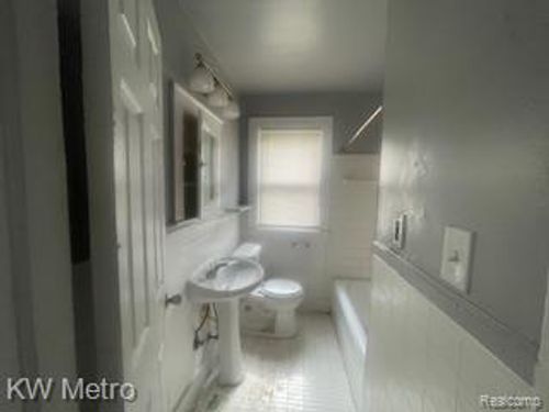 15895 Cloverlawn St, Detroit, MI, 48238-1149 | Card Image