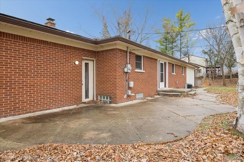 10110 Pheasant Lake Rd, South Lyon, MI, 48178-8109 | Card Image