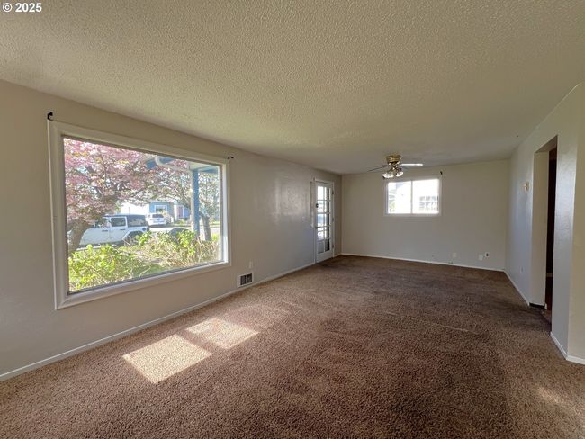 Living Room | Image 18