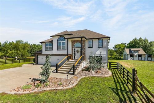 16956 Auburn Ct, Bonner Springs, KS, 66012-7107 | Card Image