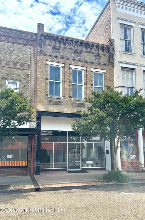 412 Main St, Natchez, MS, 39120-3464 | Card Image