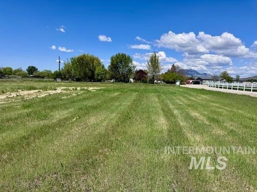 27xx E Main St, Emmett, ID, 83617 | Card Image