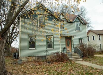 411 2nd St Se, House other with 3 bedrooms, 2 bathrooms and null parking in Waverly IA | Image 1