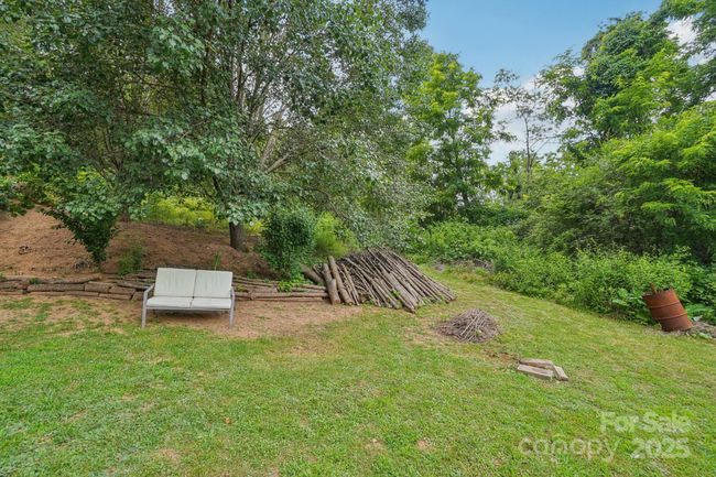 Manicured yard | Image 26