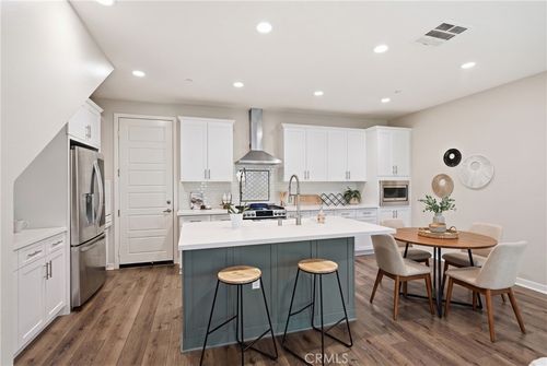 19540 Astor Pl, Northridge, CA, 91324-1672 | Card Image