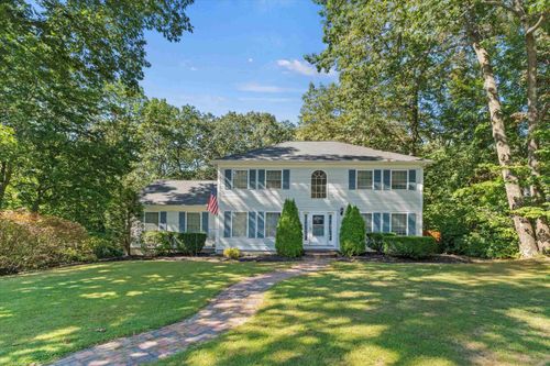 18 Julia Dr, Hooksett, NH, 03106-2223 | Card Image