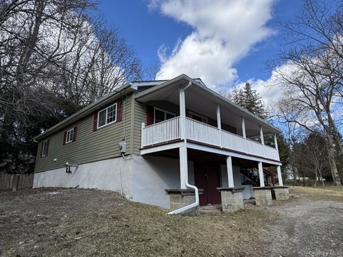 8 Orchard Rd, Hyde Park, NY, 12538-2614 | Card Image