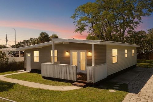 107 E Spruce St, TARPON SPRINGS, FL, 34689-3353 | Card Image