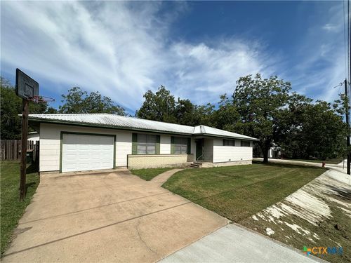 725 S Pecan, Moulton, TX, 77975-4923 | Card Image