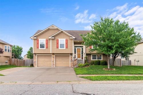610 Nw Green Dr, Grain Valley, MO, 64029-7858 | Card Image
