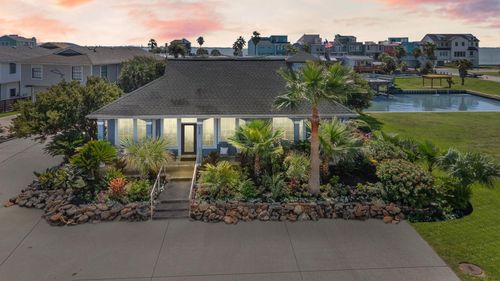 323 Tiki Dr, Tiki Island, TX, 77554-8144 | Card Image