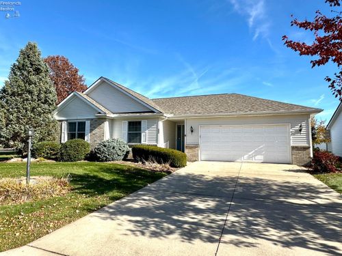 400 Country Meadows Dr, Oak Harbor, OH, 43449-1553 | Card Image