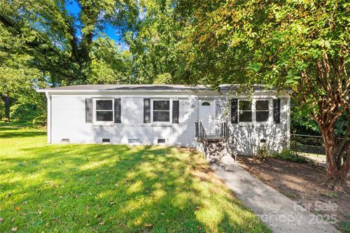 2301 Kennesaw Dr, Charlotte, NC, 28216-4756 | Card Image