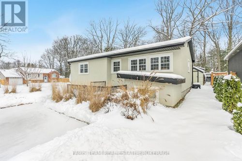 33 Frank St, Wasaga Beach, ON, L9Z1P9 | Card Image