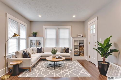 3501 N 44th Ave, Omaha, NE, 68111-2521 | Card Image
