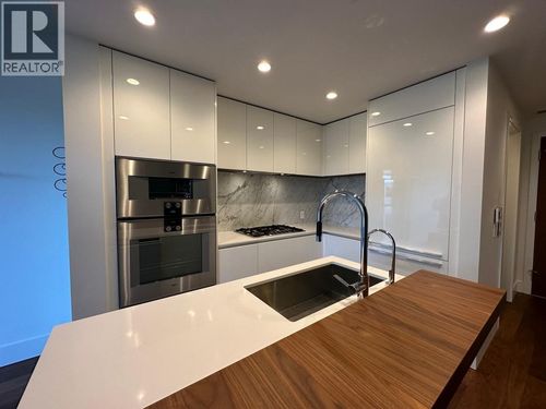 389 W 59th Ave, Vancouver, BC, V5X0J4 | Card Image