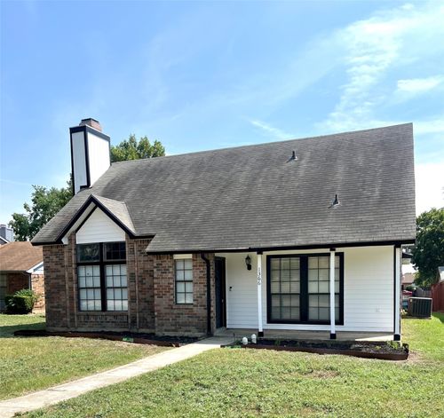 1366 Southridge Dr, Lancaster, TX, 75146-1394 | Card Image