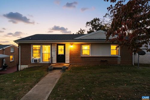 609 B St, STAUNTON, VA, 24401-2822 | Card Image