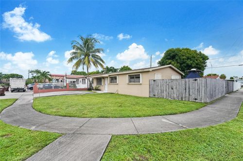 1005 W 36th Pl, Hialeah, FL, 33012-4929 | Card Image