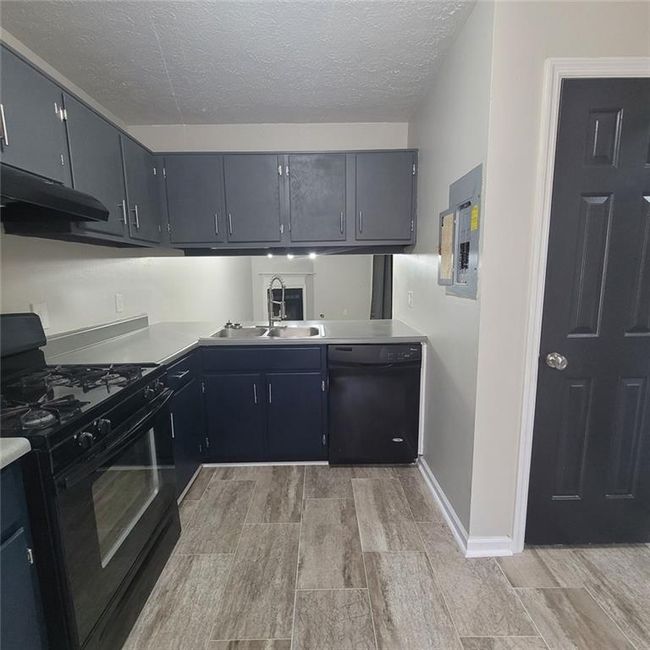 6458 Bedford Ln, Townhouse with 2 bedrooms, 3 bathrooms and 2 parking in Lithonia GA | Image 4