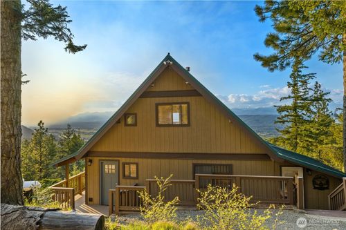 811 Horse Heaven Rd, Cle Elum, WA, 98922-8429 | Card Image