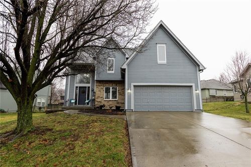 307 W 11th Ter, Kearney, MO, 64060-7533 | Card Image