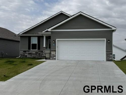 17510 Robin Dr, Omaha, NE, 68136-1727 | Card Image