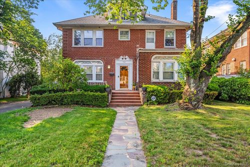 942 Greenfield Road, Hempstead, NY, 11598 | Card Image