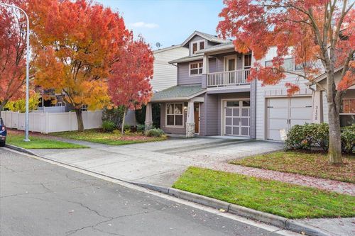 3134 Alameda St, Medford, OR, 97504-8408 | Card Image