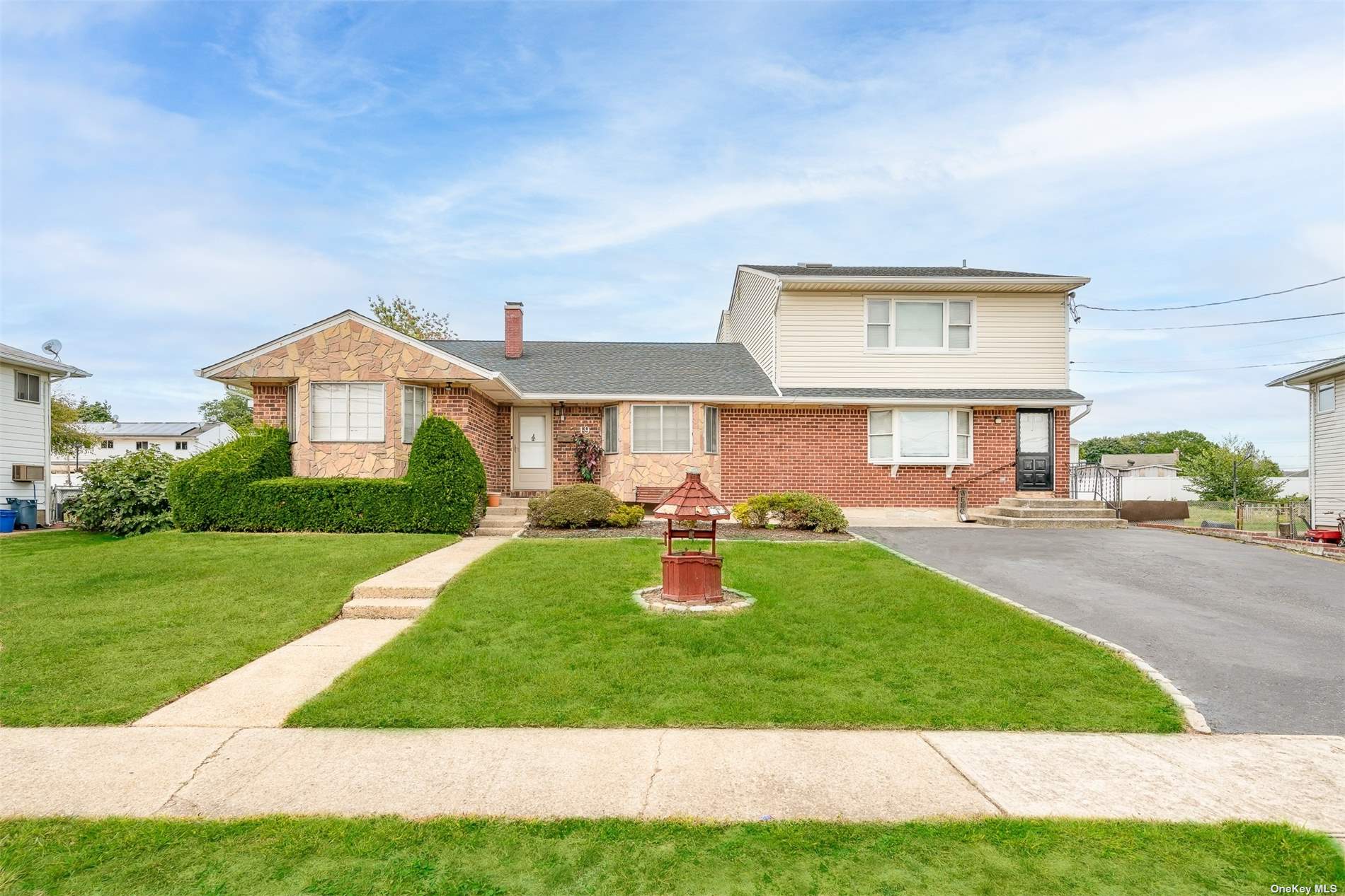 Toysome Ln, Deer Park, NY 11729