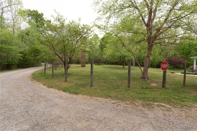 Large private driveway | Image 42