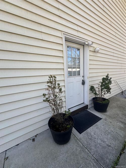 907 Main St, Port Jefferson, NY, 11777-2283 | Card Image