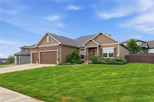 34533 W 82nd St, De Soto, KS, 66018-8018 | Card Image