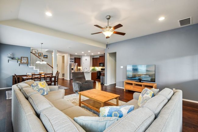 7909 Sunrise Ravine Pass, House other with 4 bedrooms, 3 bathrooms and 4 parking in Lago Vista TX | Image 7