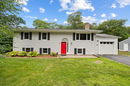 41 Laurel Leaf Dr, Gales Ferry, CT, 06335-1618 | Card Image