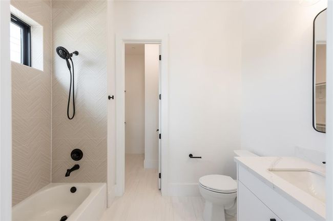 5008 Holt St, House other with 4 bedrooms, 6 bathrooms and 2 parking in Bellaire TX | Image 27